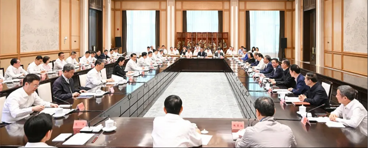 徐冠巨董事长受邀加入“浙商助力现代化新重庆建设座谈会”并讲话